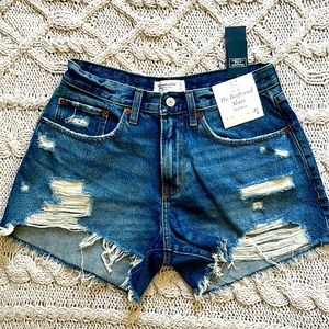 NWT Abercrombie curve love mid rise boyfriend short